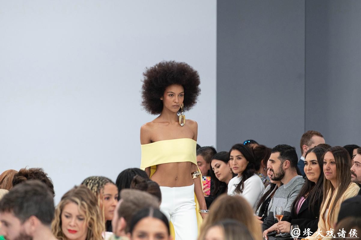 当澳网赛场变成时尚秀场……